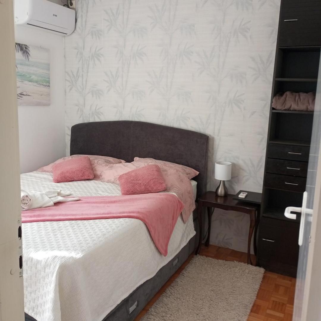 Apartment Mrc Bezanija Luaran gambar
